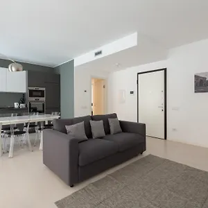Porta Nuova Bright And Roomy Flat Milano